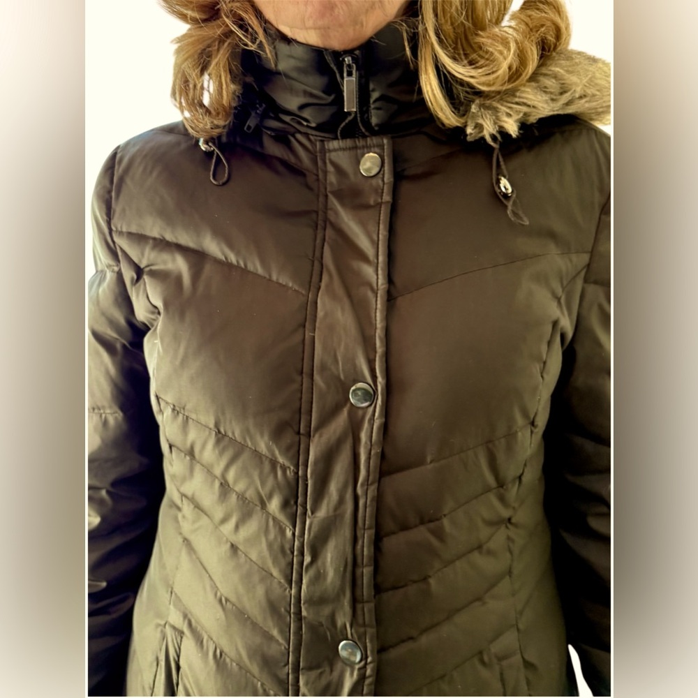 London Fog Down Parka, Fur Hood, Pockets, Inner Wrist Sleeve, M - Picture 2 of 14